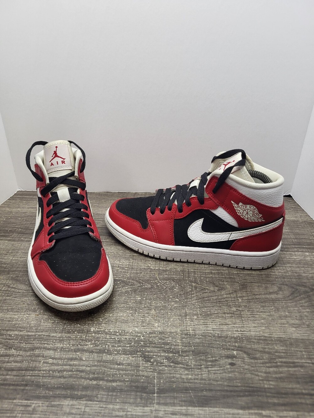 Nike Womens Air Jordan 1 Mid BQ6472-601 Red Basketball Shoes Sneakers Size 7